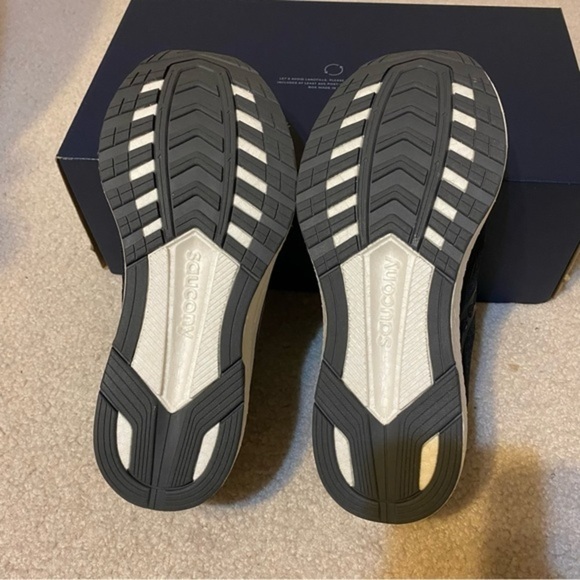 SAUCONY Women Freedom 4 Running Shoe in Black/Sunset Size 7 - Picture 6 of 8